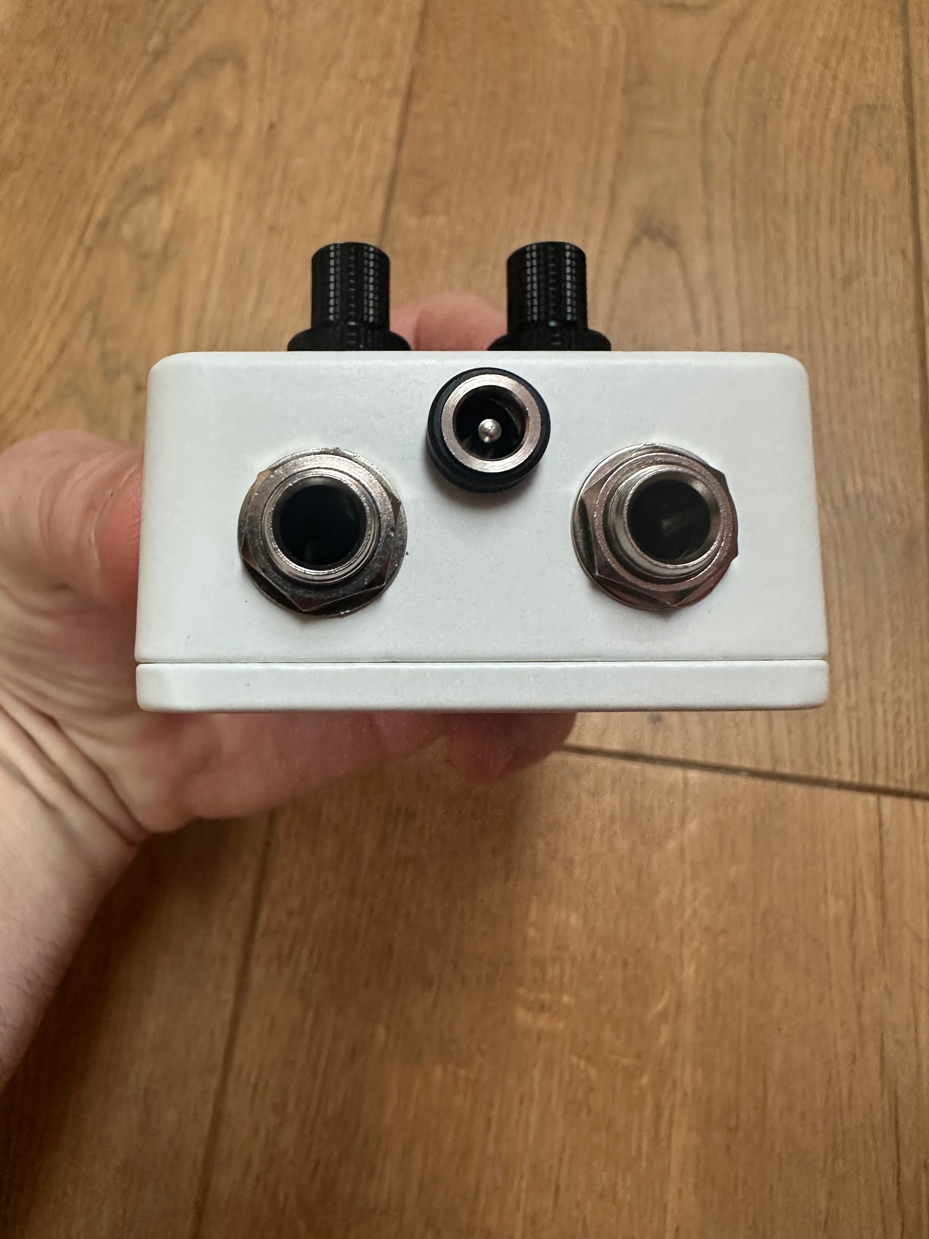 Eddie Rifkind Karen Twitter Manager Pedał Gitara Elon Musk