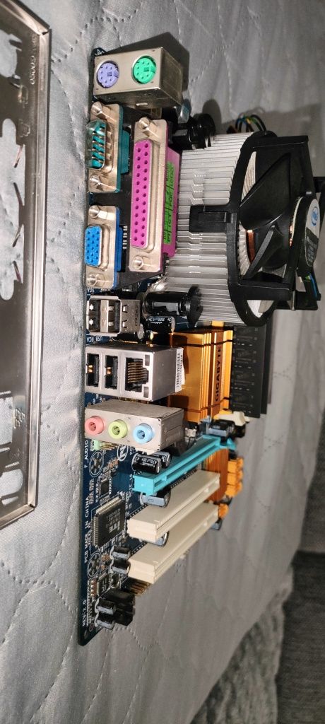 Płyta główna Gigabyte GA-G31M-ES2L rev. 2.0
(rev. 2.x)
rev. 1.x
rev. 2