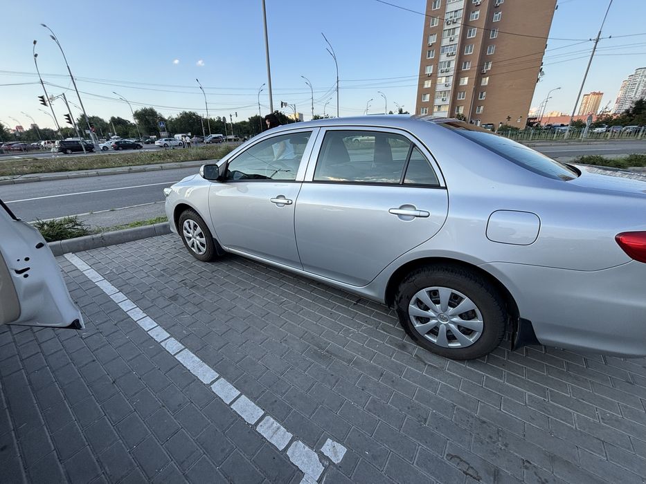 Тойота Королла    TOYOTA COROLLA