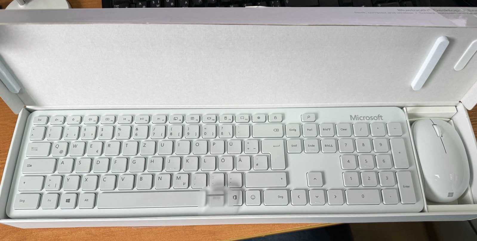 Microsoft Wireless Bluetooth Keyboard and Mouse QHG-00036