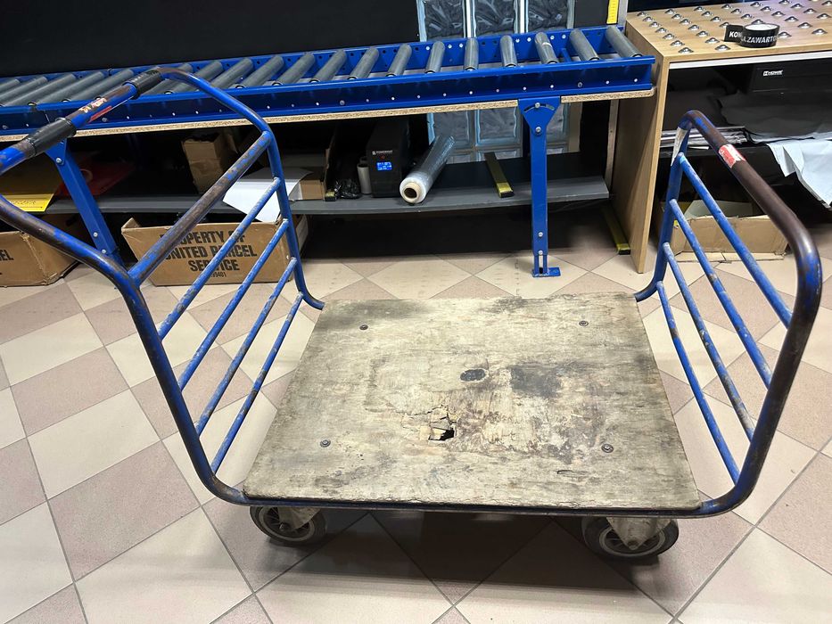Wózek platformowy z poręczą transportowy