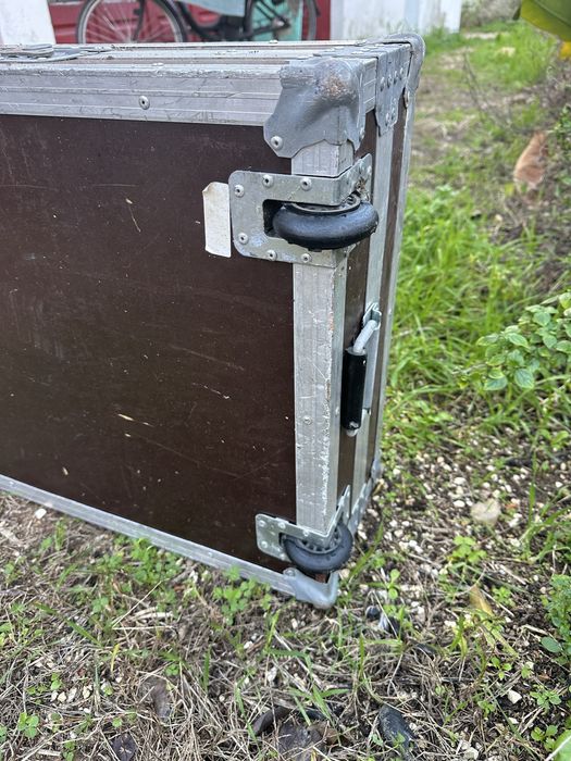 Flight case com rodas