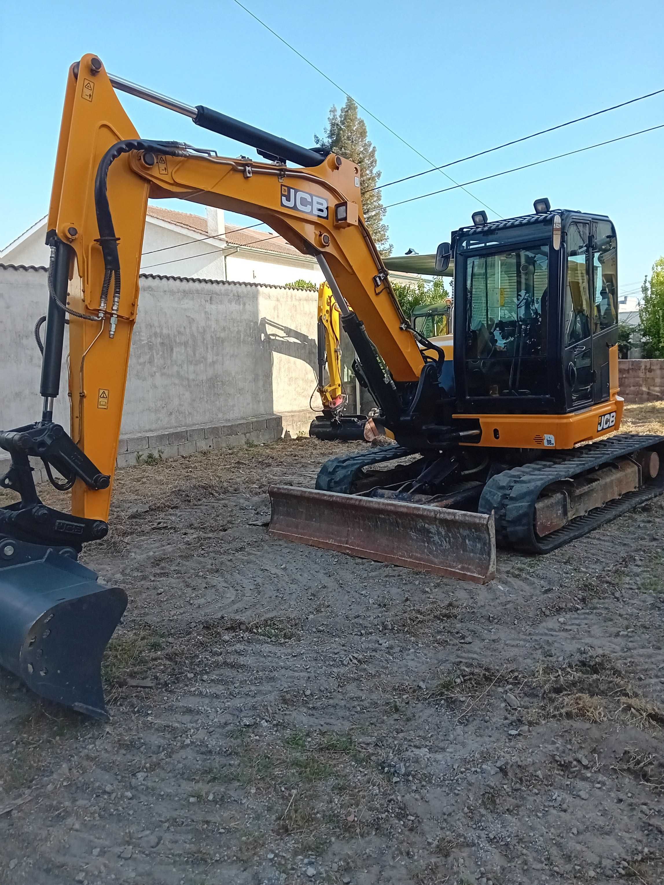 Mini Escavadora / Mini giratória JCB 85Z-1