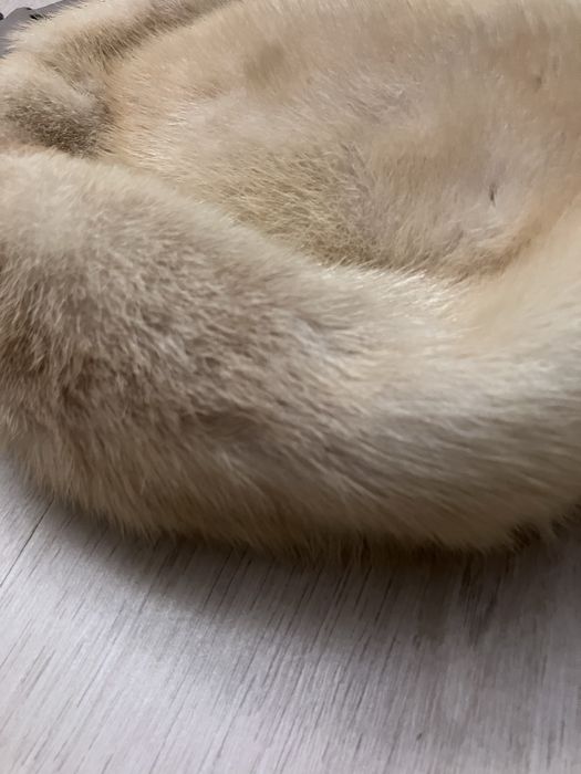 Futrzana czapka.        .