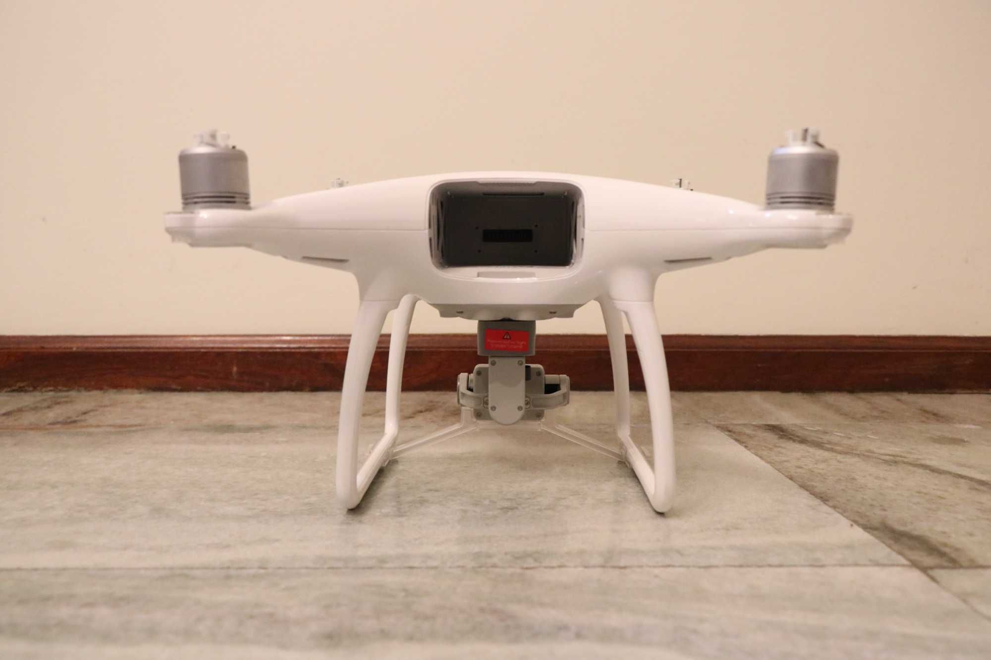 Drone DJI Phantom 4 + HUB carregamento + 8 Hélices + Caixa rígida DJI