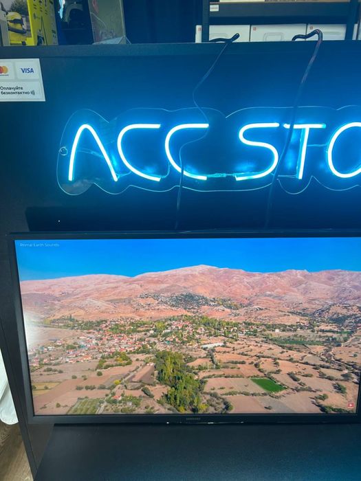 Монітор 32" Samsung LU32J590UQPXEN