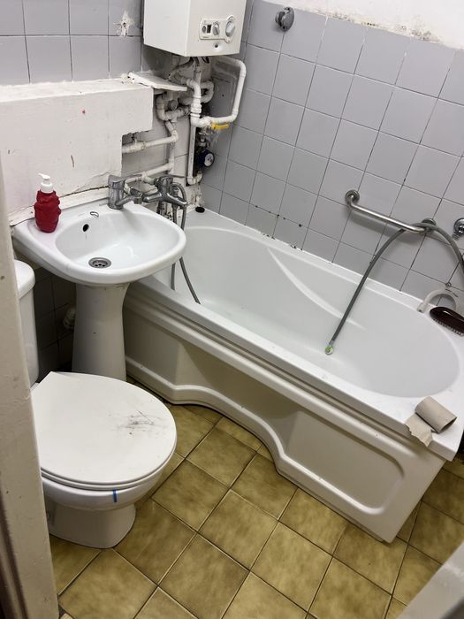 Gratis oddam wanne, toalete oraz umywalke.