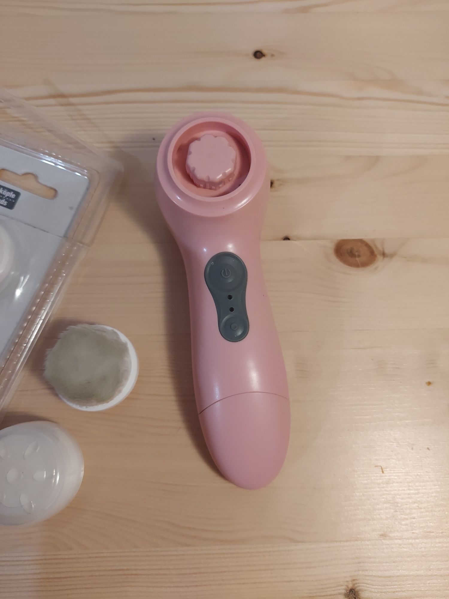 Szczoteczka elektryczna do twarzy różowa facial brush