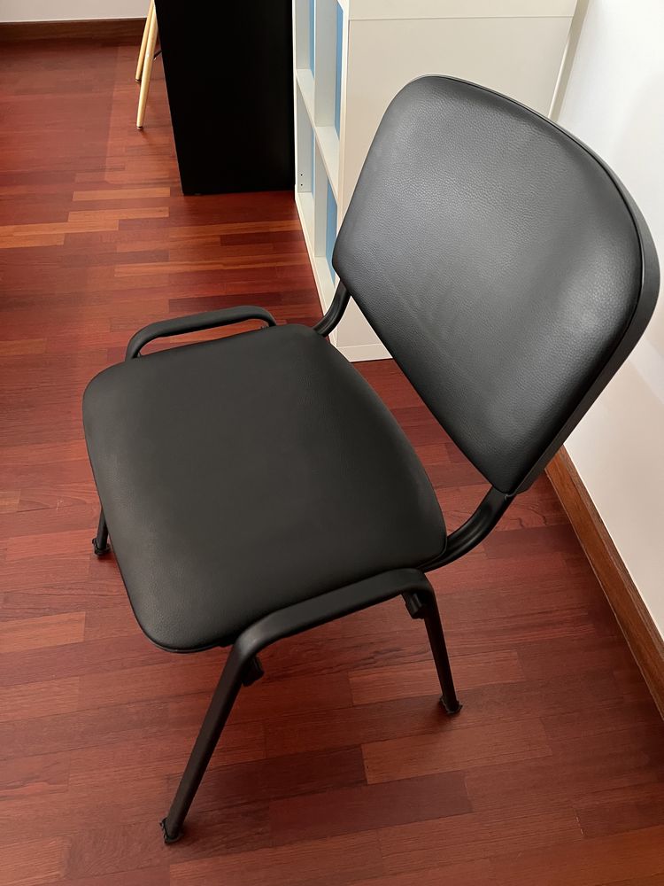 Cadeiras multiuso em pele (4 pés)