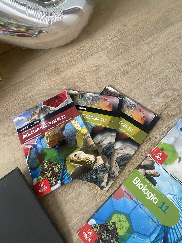 manuais escolares biologia e geologia A secundario e livros de exmaes