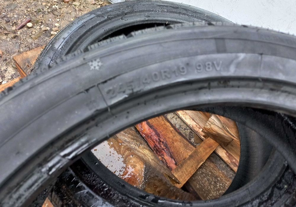 K831130K Komplet 245/40R19 98V Firemax FM808 dot.2423