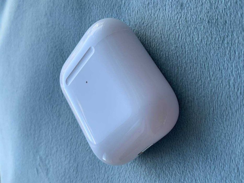 Оригінал AirPods 2 є чек і гарантія, повний комплект