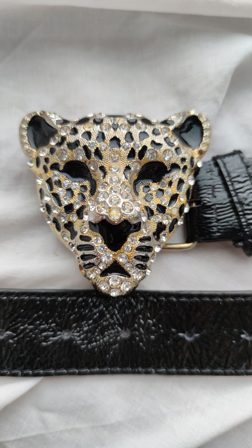 Черный кожаный лакированный ремень со стразами голова леопарда