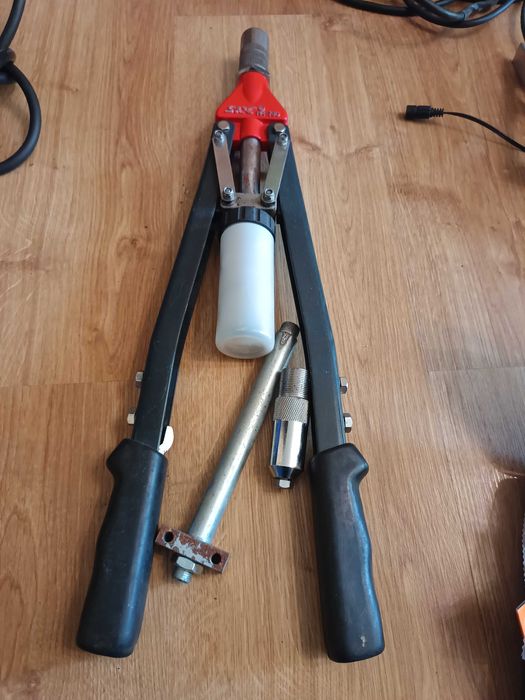 Заклепочник важільний для вижемних и резьбовіх заклепок