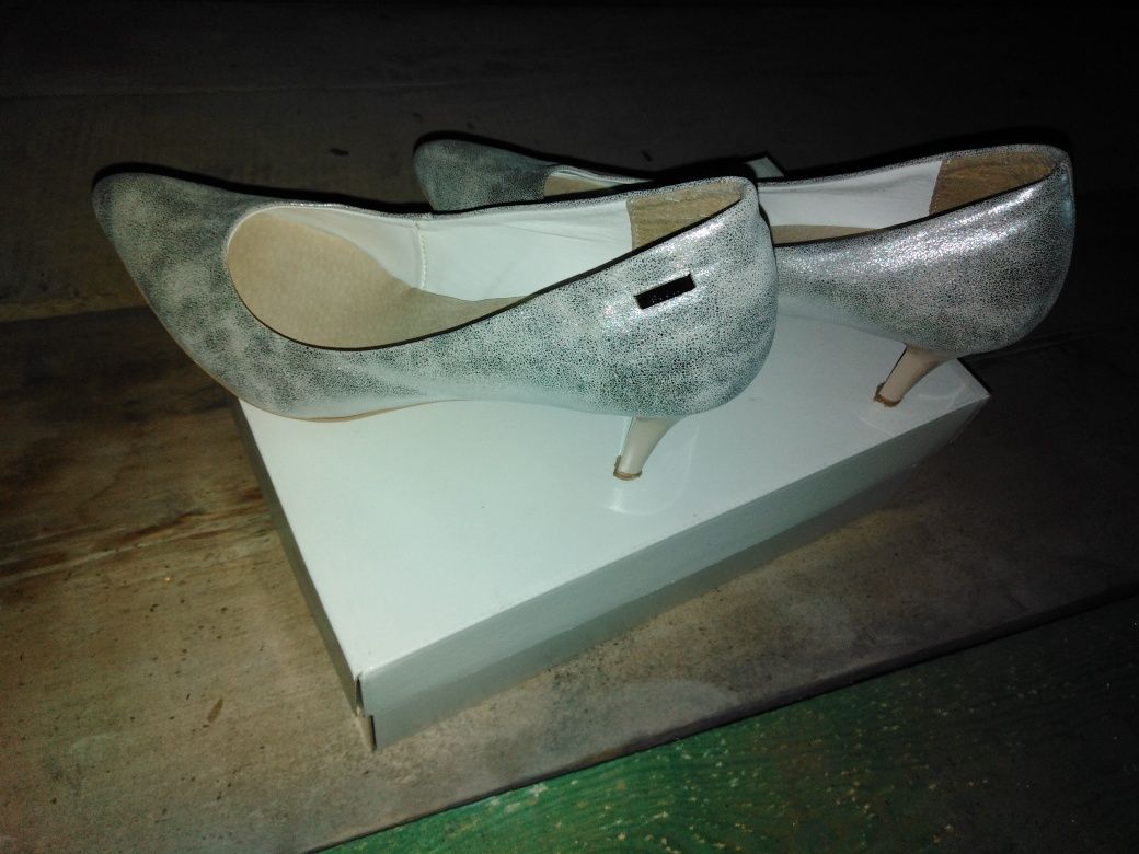 Buty na obcasie srebrne