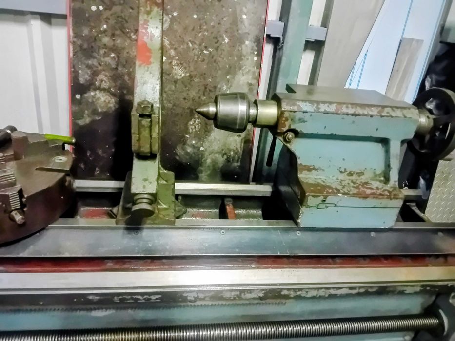 Torno mecânico EFI Cadete,  com 1500mm entre pontos.