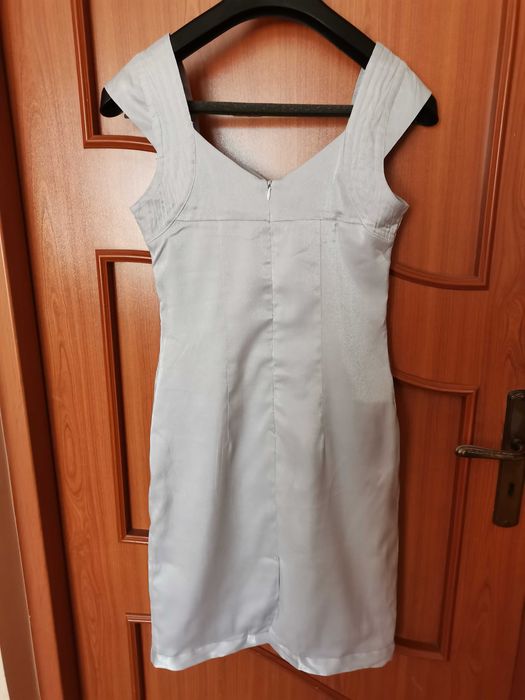 Srebrna suknia do poprawek krawieckich