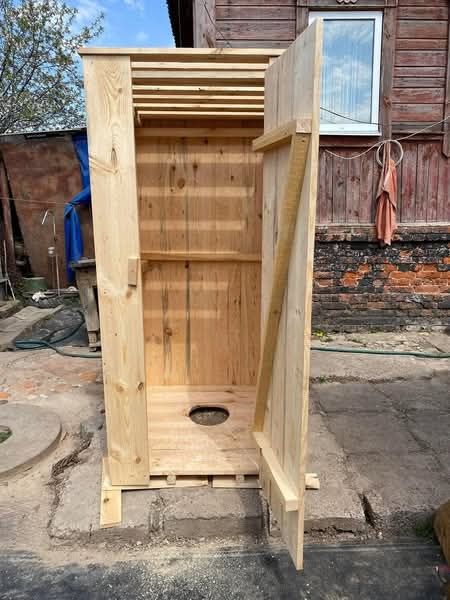 Туалет вуличний з тумбою чи без.