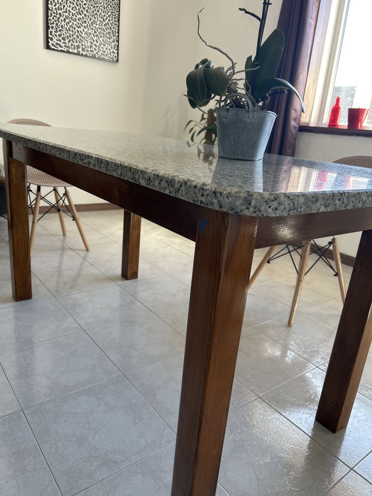 Mesa de granito interior