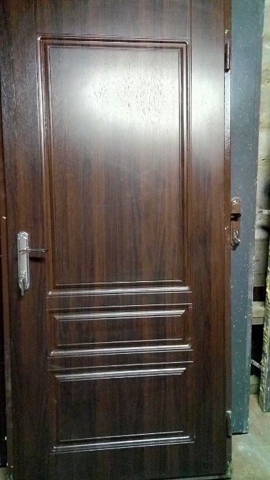 Входная металлическая дверь с МДФ накладками