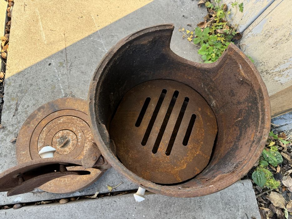 Продам НОВУЮ чугунную печку буржуйку в полном комплекте