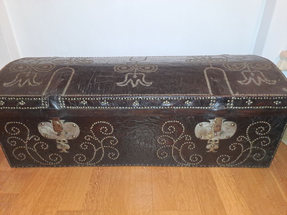 Arca de Couro antiga