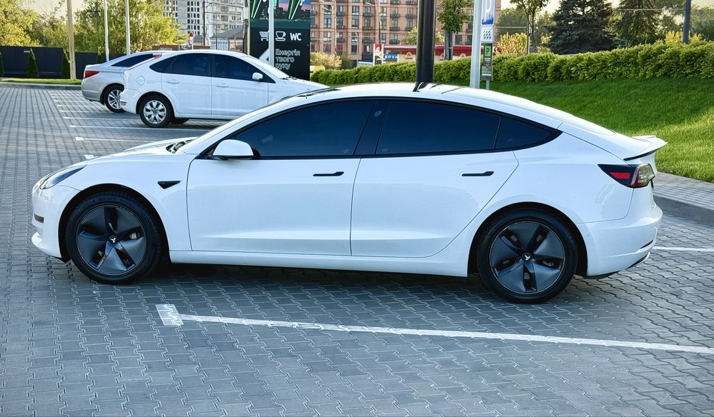 Tesla model 3 2021