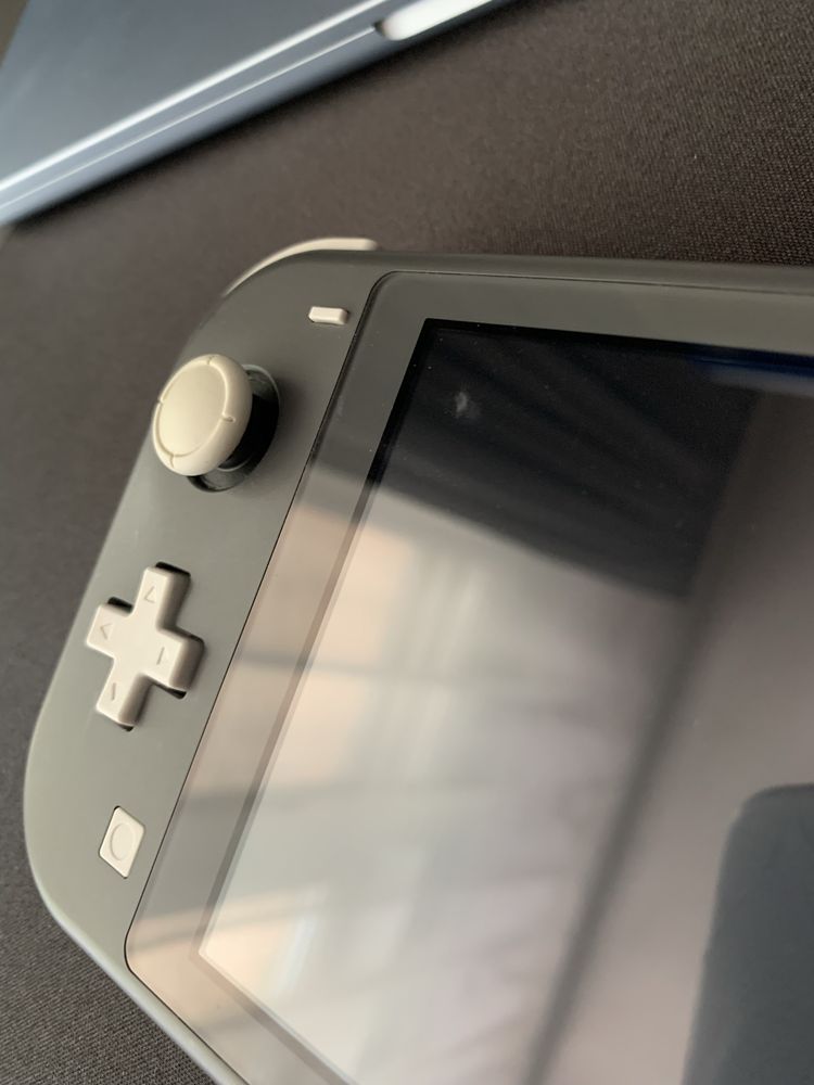 Nintendo Switch Lite + карта 128 gb, купа ігор, кейс