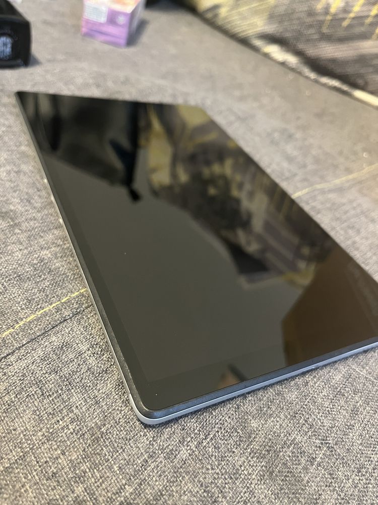 Lenovo tab m10 - prawie jak nowy