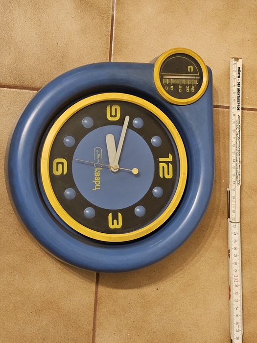 Ciekawy zegar ścienny