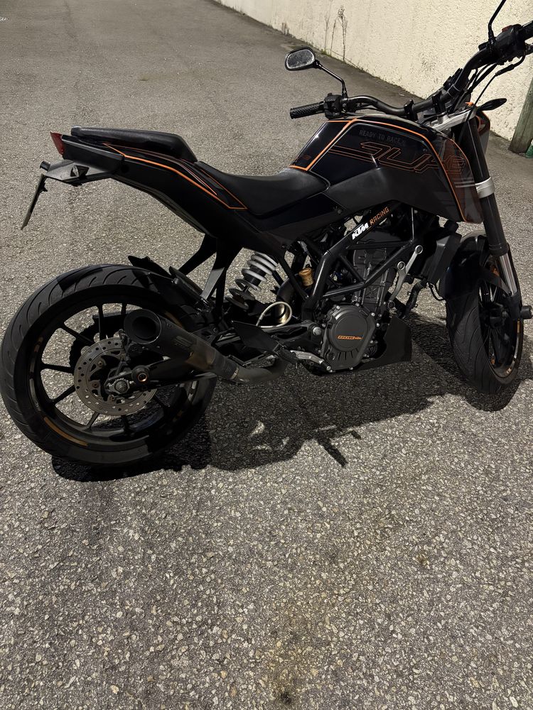 Ktm Duke 125.
