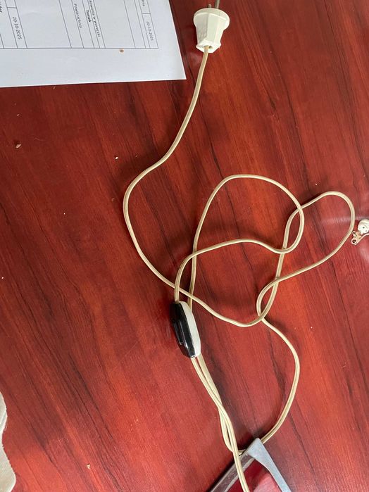 Lampa stołowa PRL – vintage z abażurem w kwiatowy wzór