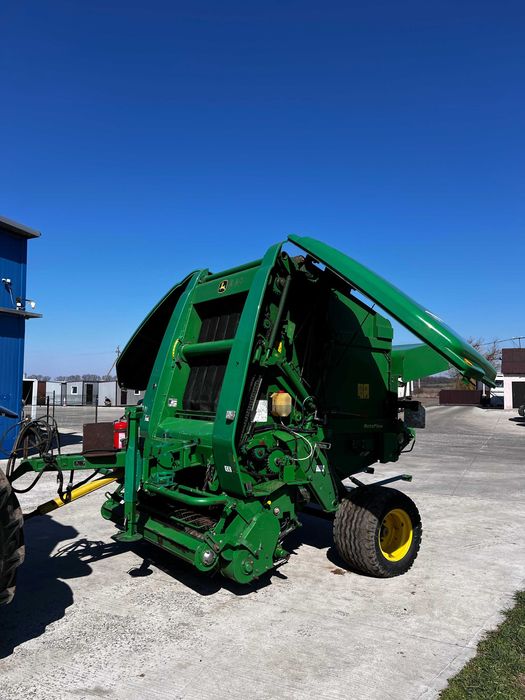 Прес-підбірник John Deere 864