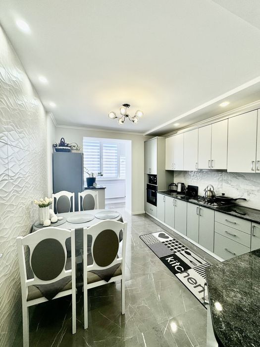 2-х кімнатна квартира з ремонтом по вул. Івасюка, біля ТЦ Велес.