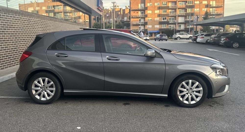 Mercedes A 180 D 1.5 110 CV Ano 2014 ( Versao Tecto Panoramico )