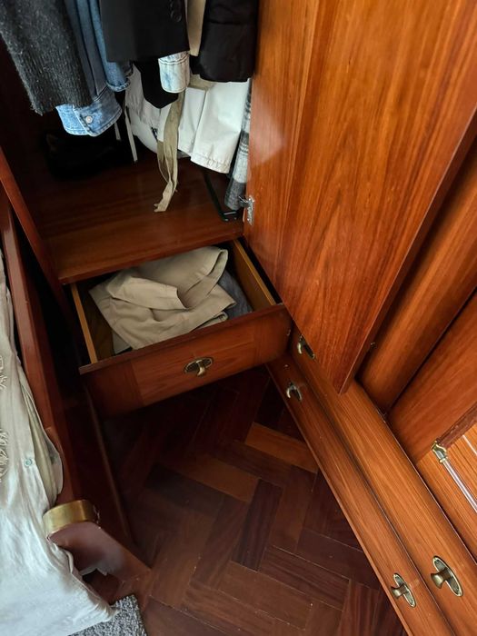 Conjunto de Moveis de Quarto em Madeira