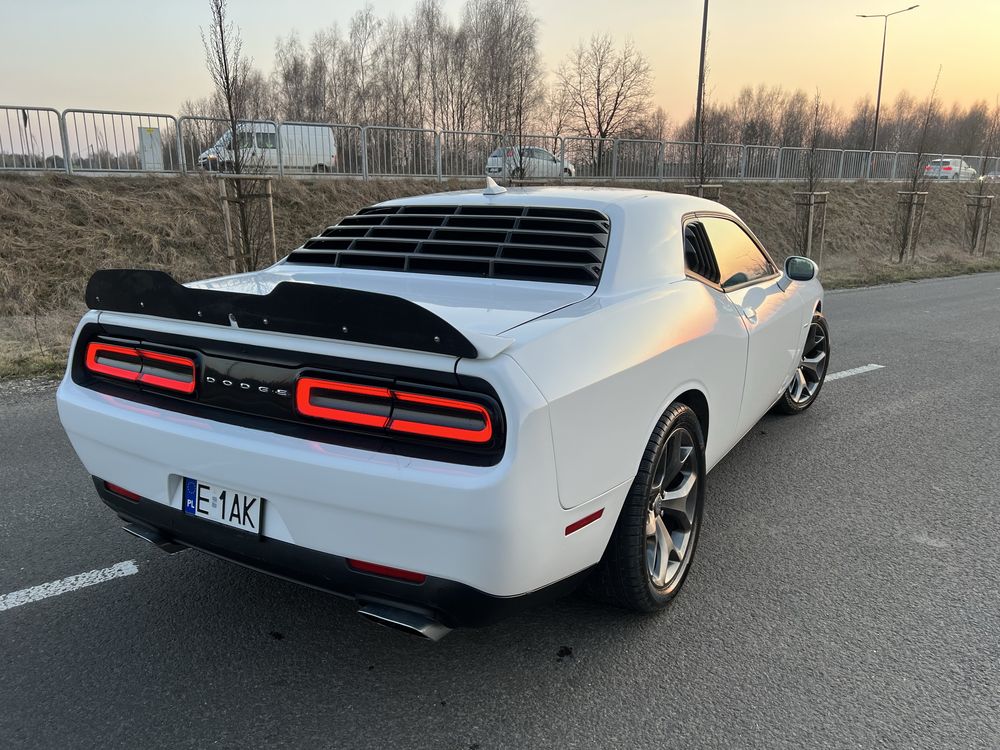 Dodge Challenger 5.7 HEMI V8