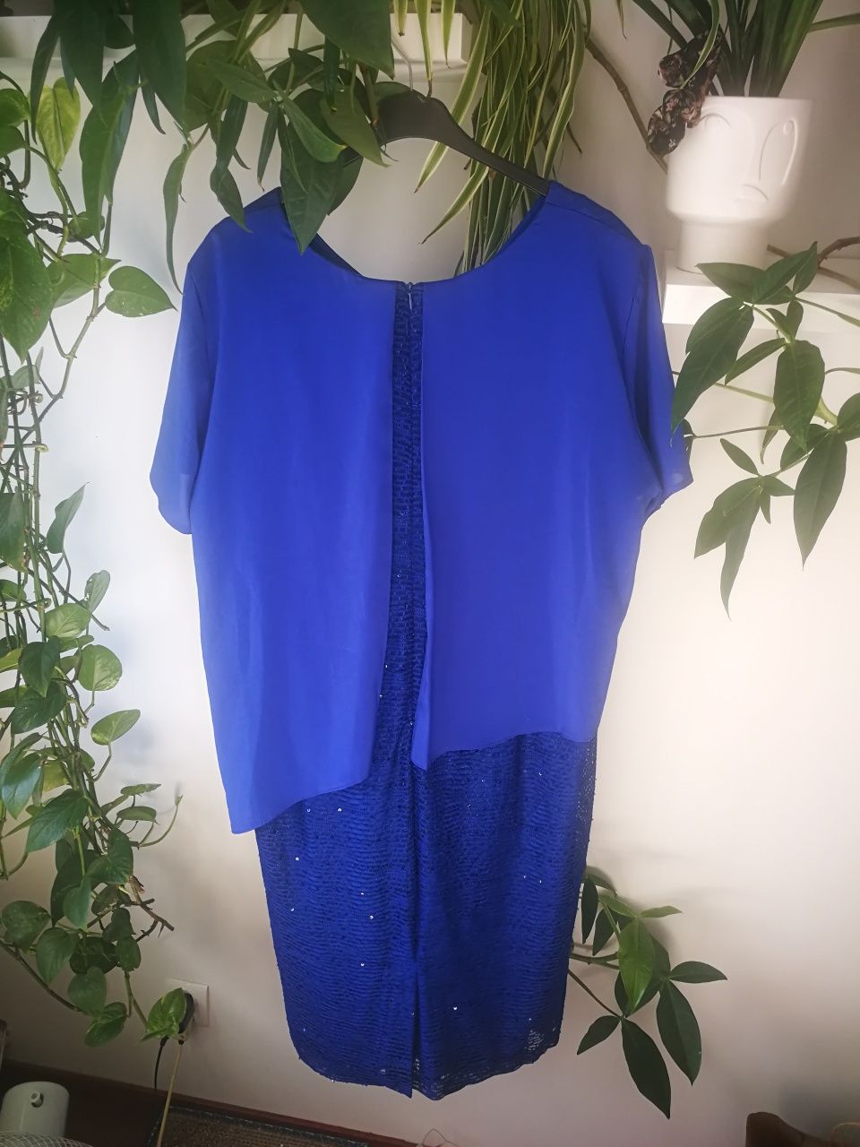 Sukienka Plus Size Idealna na duży biust z asymetryczną narzutką