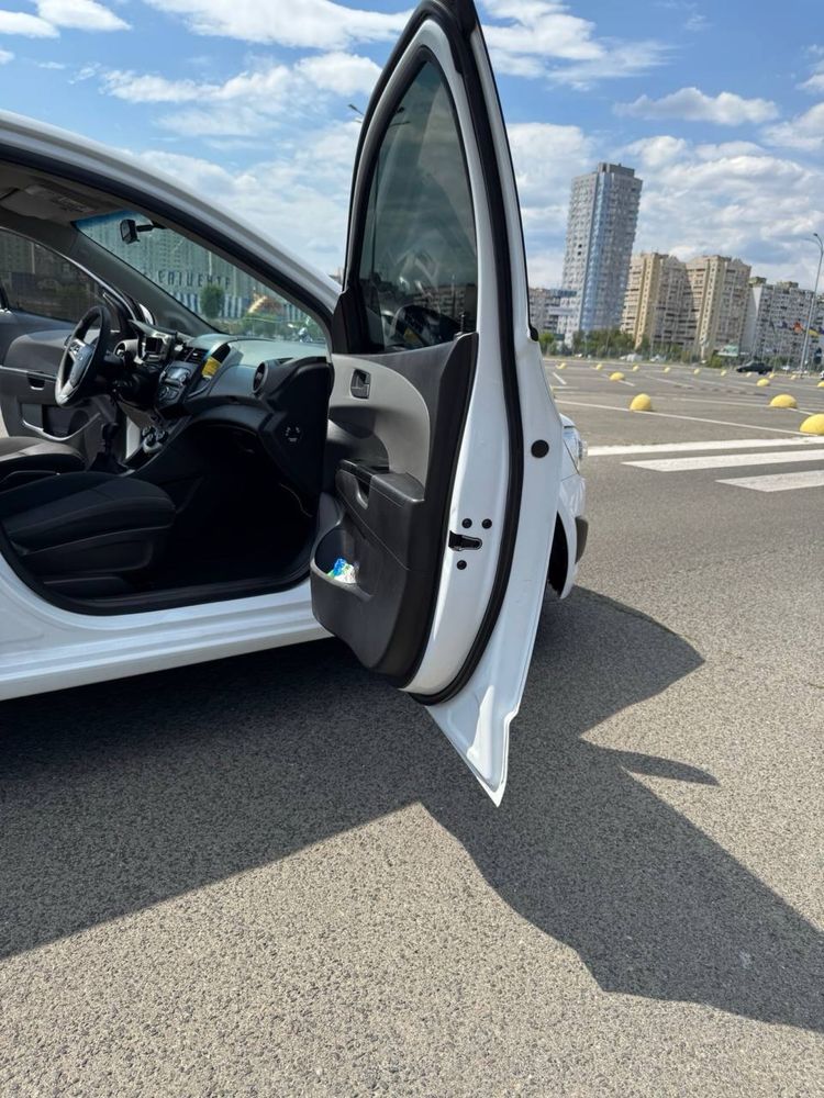 Chevrolet Aveo T300 2012