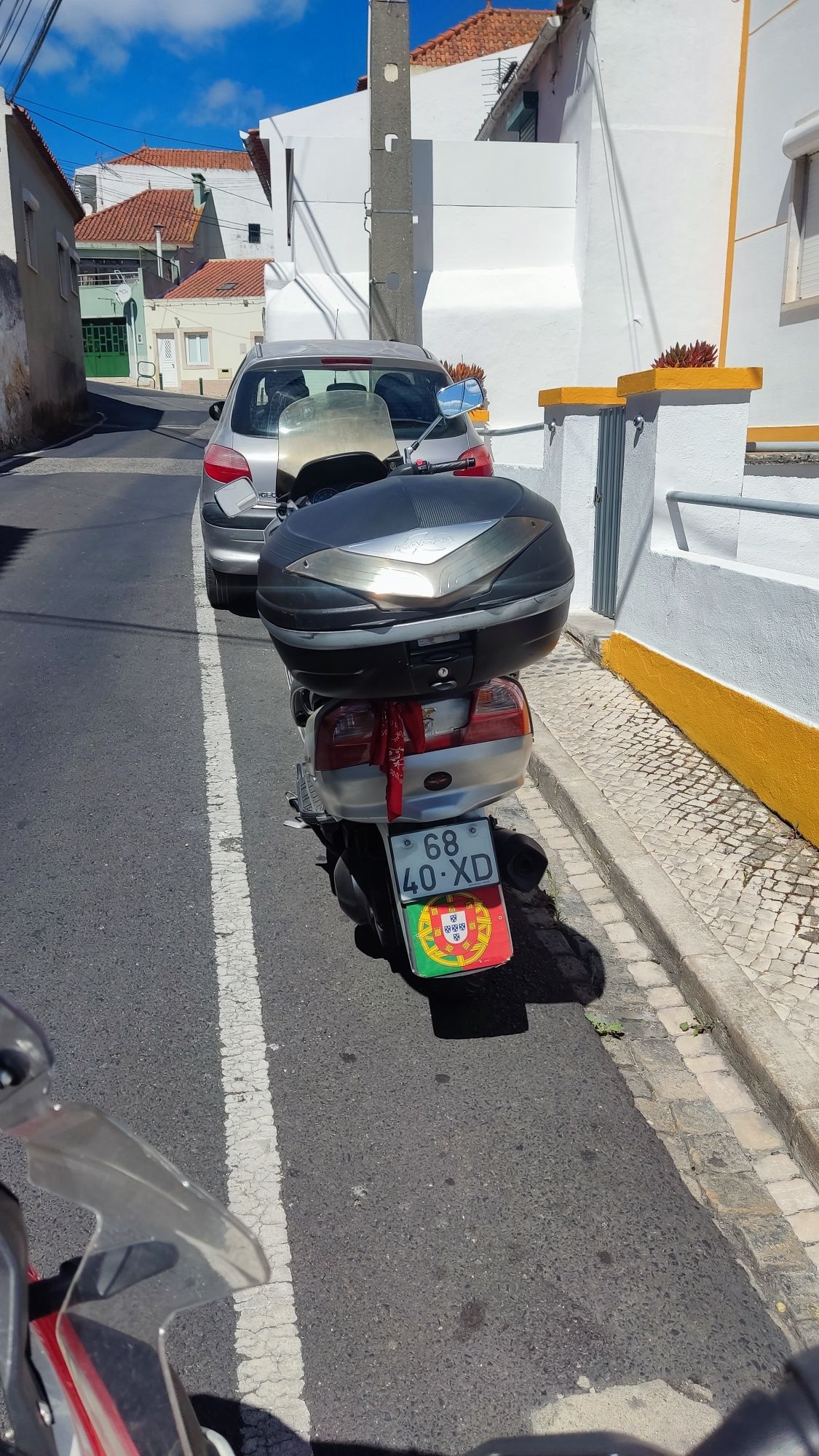 Burgman 400cc 
Mota bem estimada guardada sempre na garagem.
Só pega