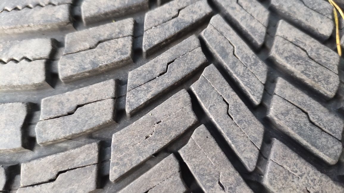 Opony całoroczne  Bridgestone Weather Control A 005