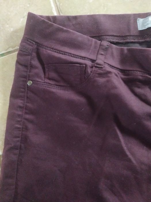 Śliwkowe spodnie jegginsy 42 XL legginsy