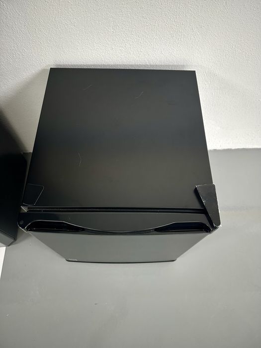 Mini bar/frigorifico silencioso preto Makro