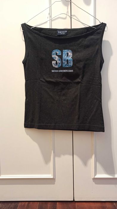 8 Tops / T-shirts