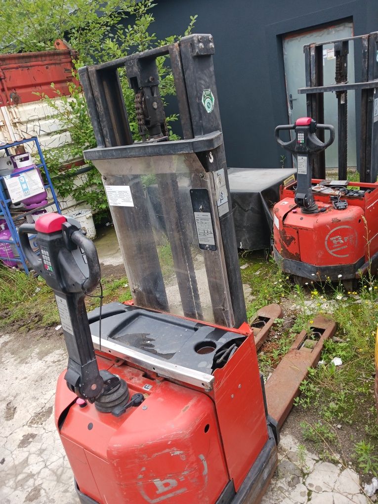Wózek elektryczny podnośnikowy