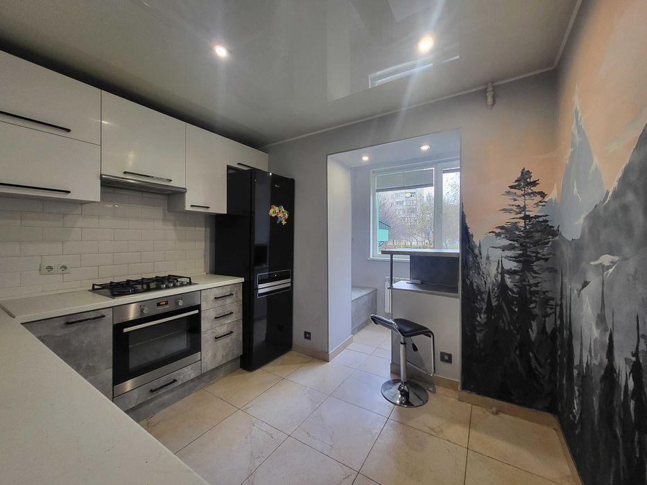 Стильна трикімнатна квартира на Конякіна!