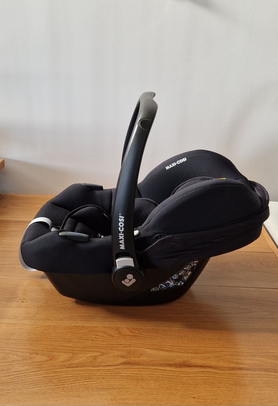 Cadeira-auto MAXI-COSI, CabrioFix i-size + Base Isofix