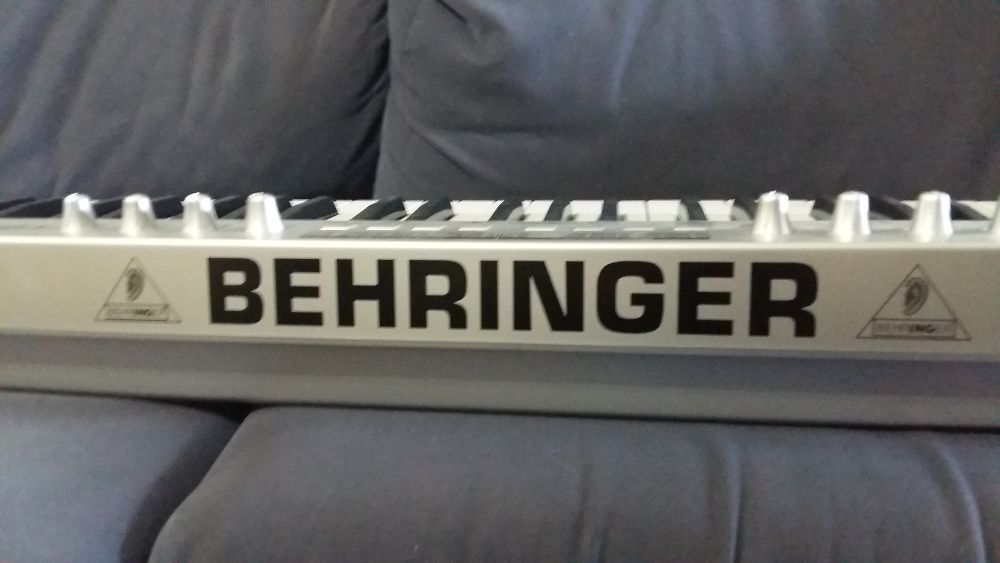 Teclado controlador Beringer UMX 49