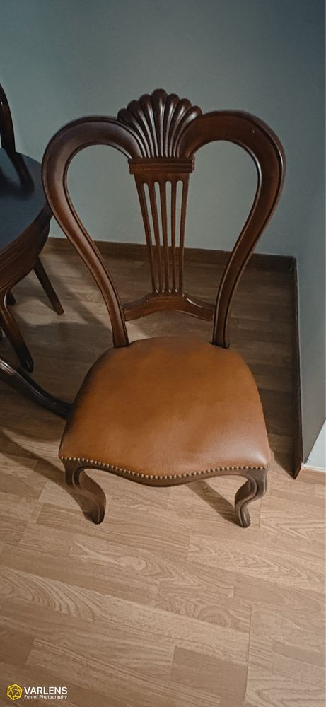 Mesa em mogno extensivel com 5 cadeiras