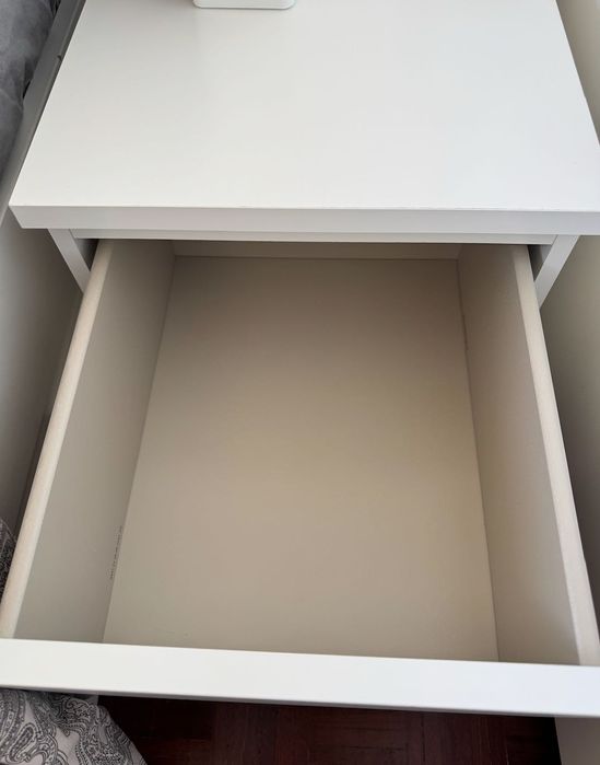 vendo mesa de cabeceira (ikea)